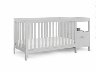 Convertible Crib, mattress and changer