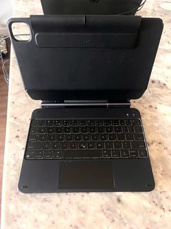 IPad Keyboard Case 11” Detachable Magnetic in Great Condition (pick up Cedar Park)
