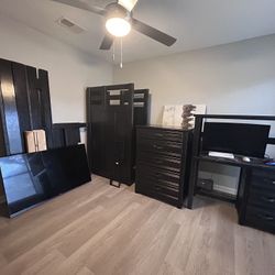 Double Twin Bunk Bed w/ Storage + 55” TV – Excellent Condition