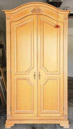 Armoire, Armoire