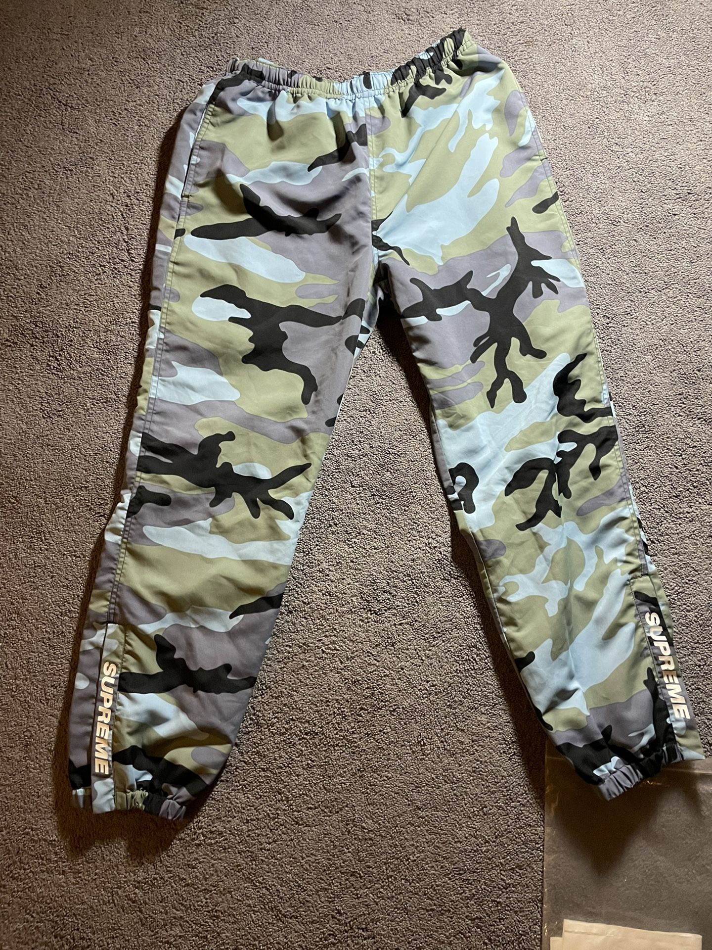 Supreme warm up pants camo top