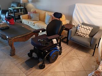 Electric mobility chair