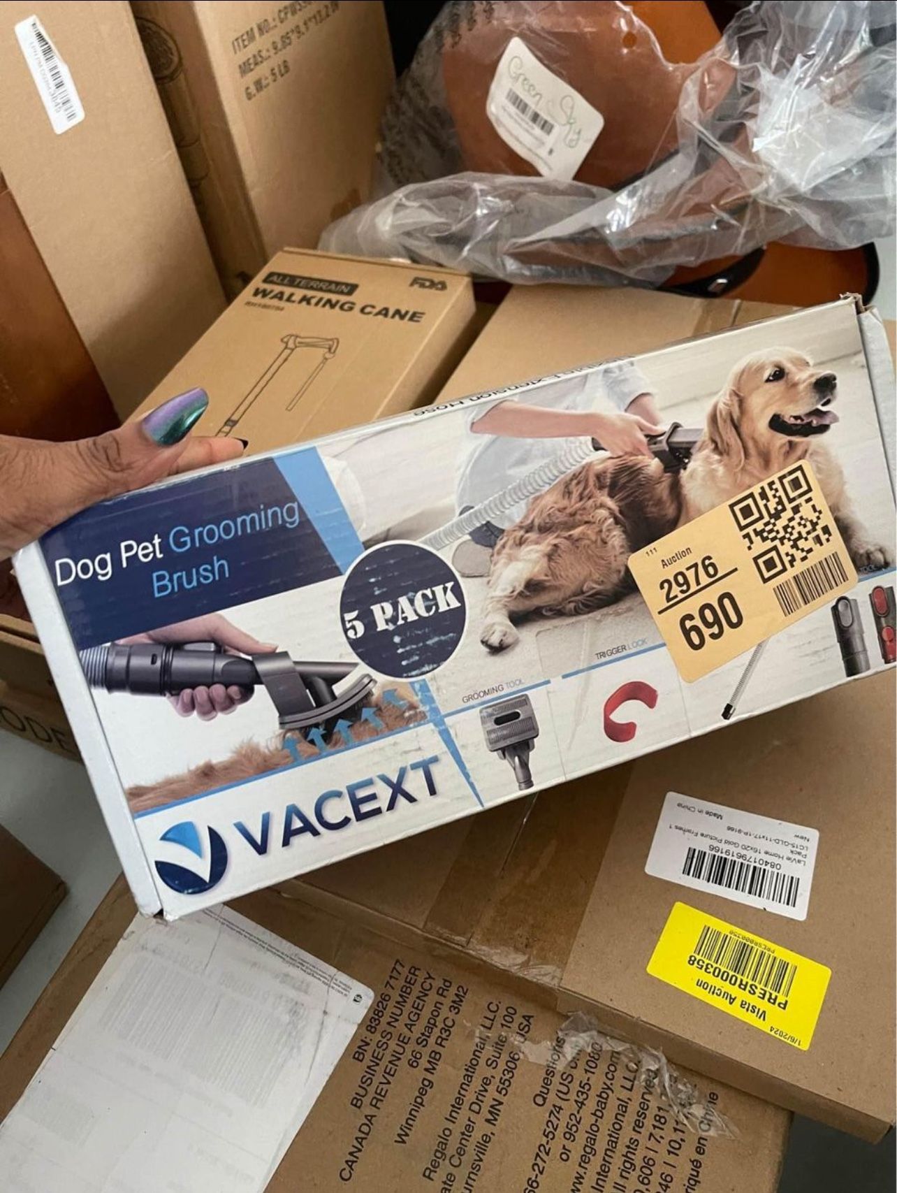 Dog grooming brush