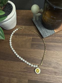 Authentic Martha Calvo Smiling Pearl Necklace With Gold
