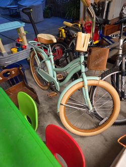 Huffy Cruiser Bike with Front Basket
