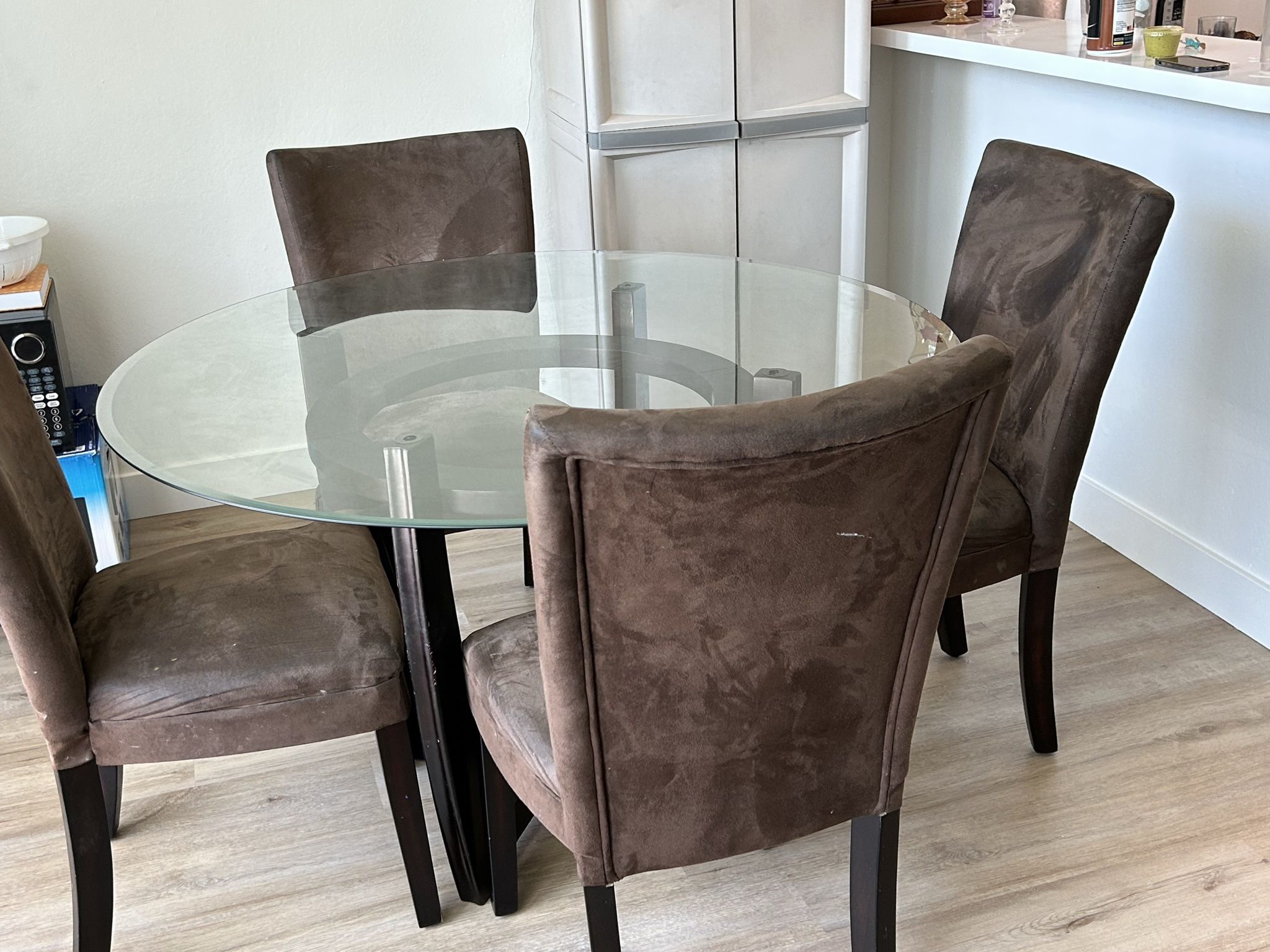 Dining Table & Chairs