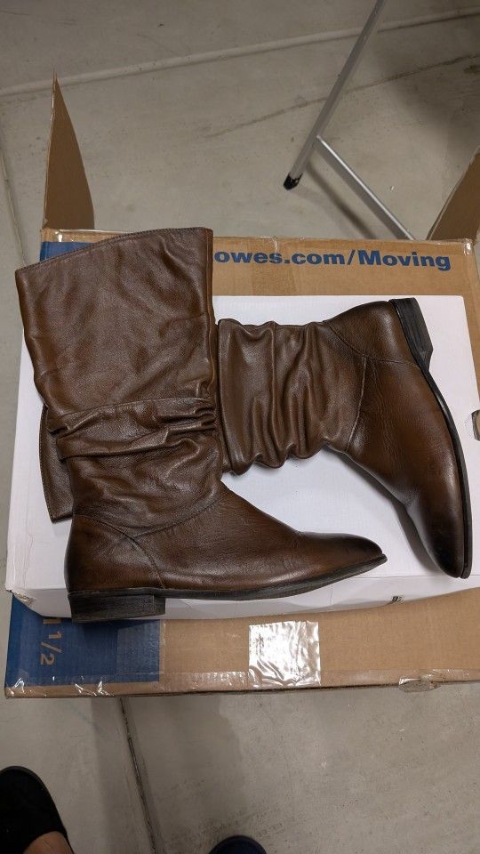 Women's Boots Size 9