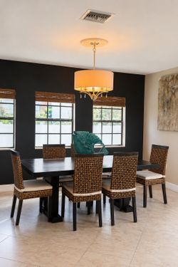 6 foot table with leaf extension and six chairs
