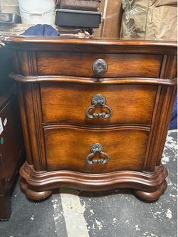 Vintage Traditional Wood 3-Drawer Bachelors Chest Nightstand