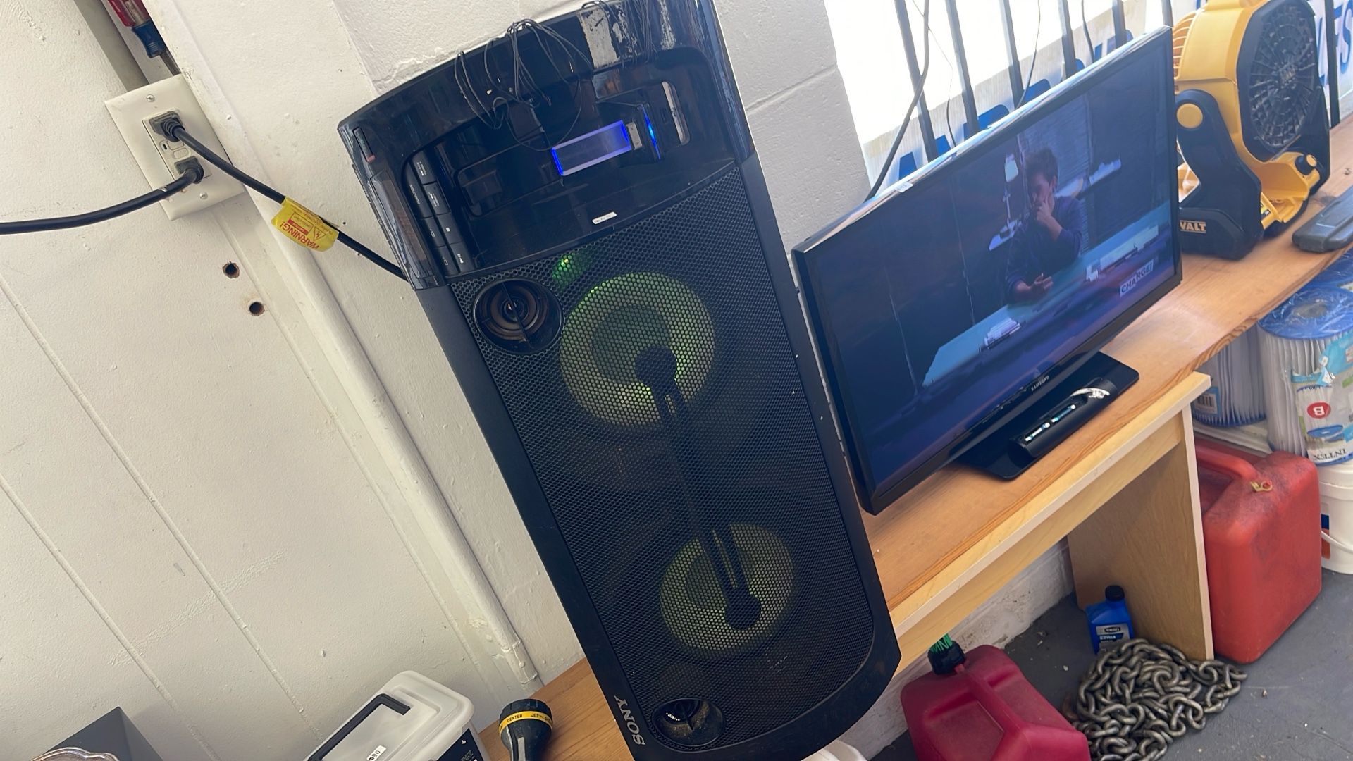 Sony Speaker And Radio. Not Bluetooth