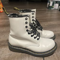 Dr Marten White Boots Women’s Size 6