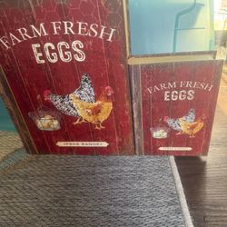 Large and small country photo books can be used for show or for Storage. They have a cute little chicken on the front and then a chicken and a sayinng