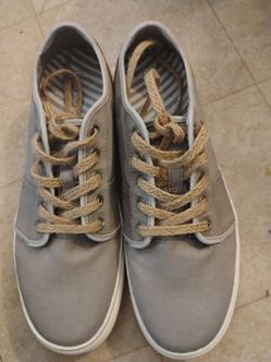 Women's grey tennis shoes