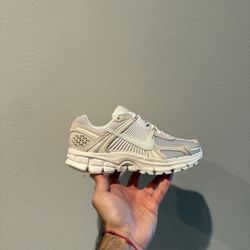 Nike Vomero 5 - Women’s Size 5 - NEW