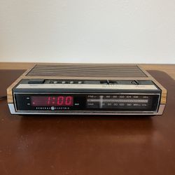 Vintage General Electric Radio/Alarm Clock