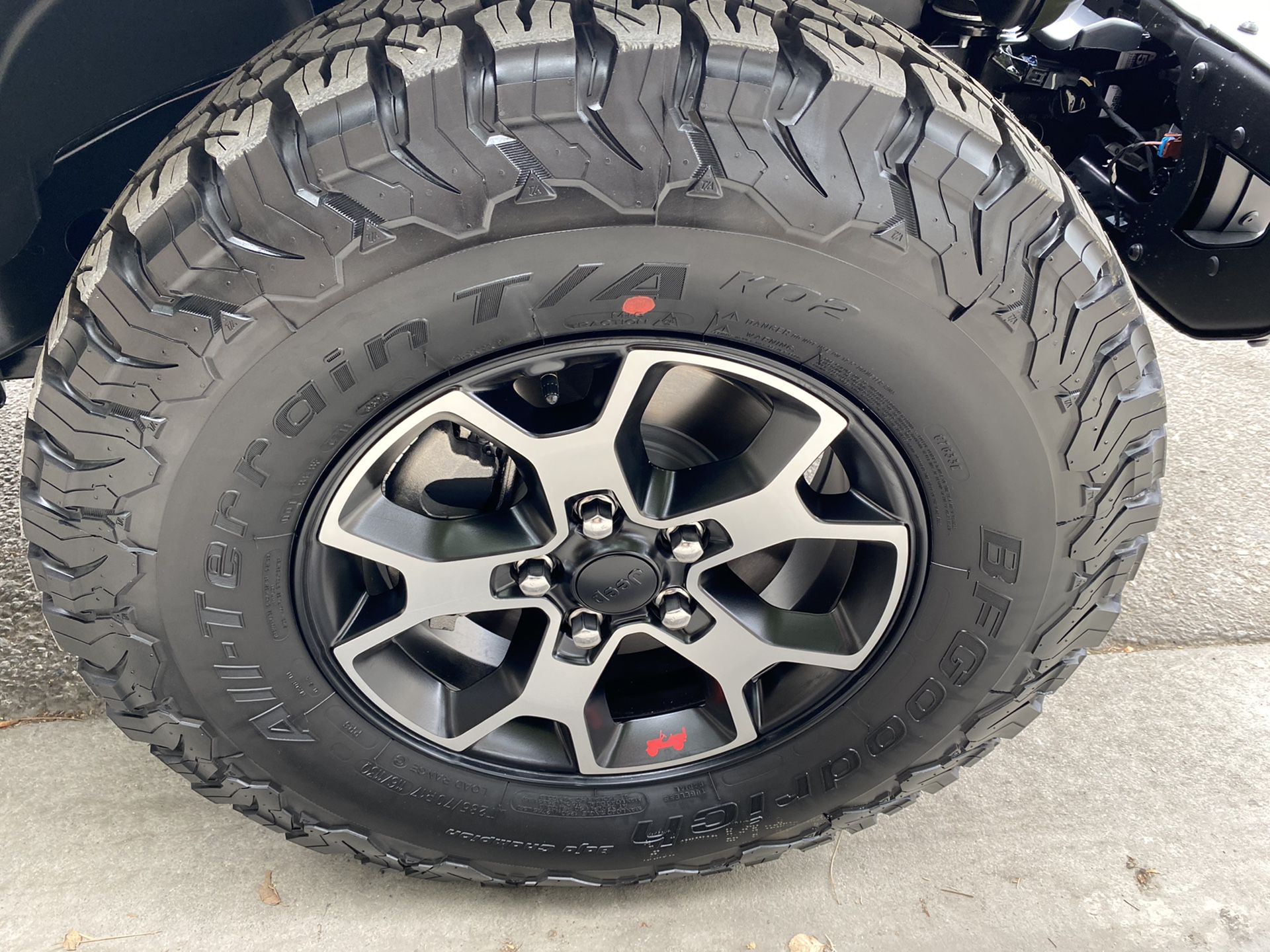 2021 Jeep rubicon wheels and tires (5)