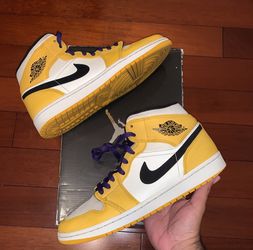 Air Jordan 1 Mid SE Lakers size 9.5