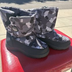 Snow boots Boys Size 4
