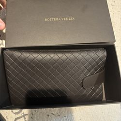bottega veneta glasses holder 