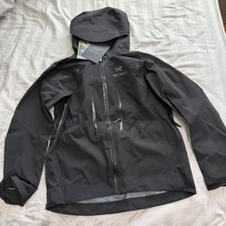 Arc'teryx Alpha SV jacket in black
