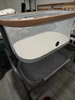 Maxi-Cosi Iora Bedside Bassinet