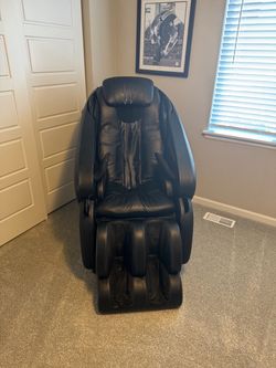 Brookstone Energize 3D Zero Gravity Massage Chair with Remote | $600