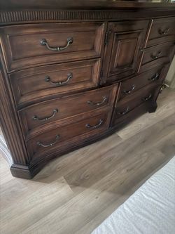 Dresser with jewelry box mirror