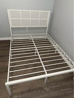White Full Size Metal Bedframe