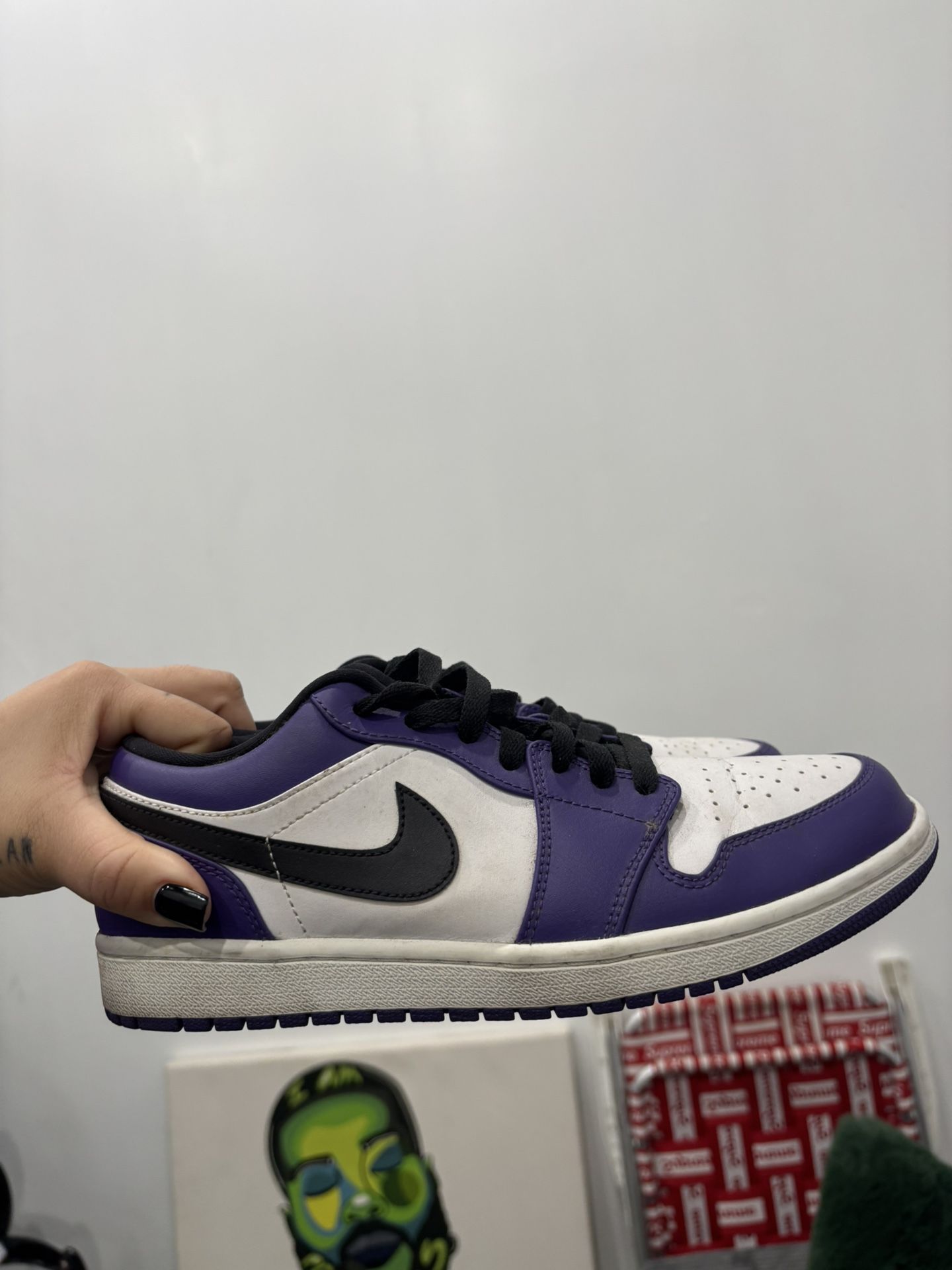 Jordan low 1’s Court purple