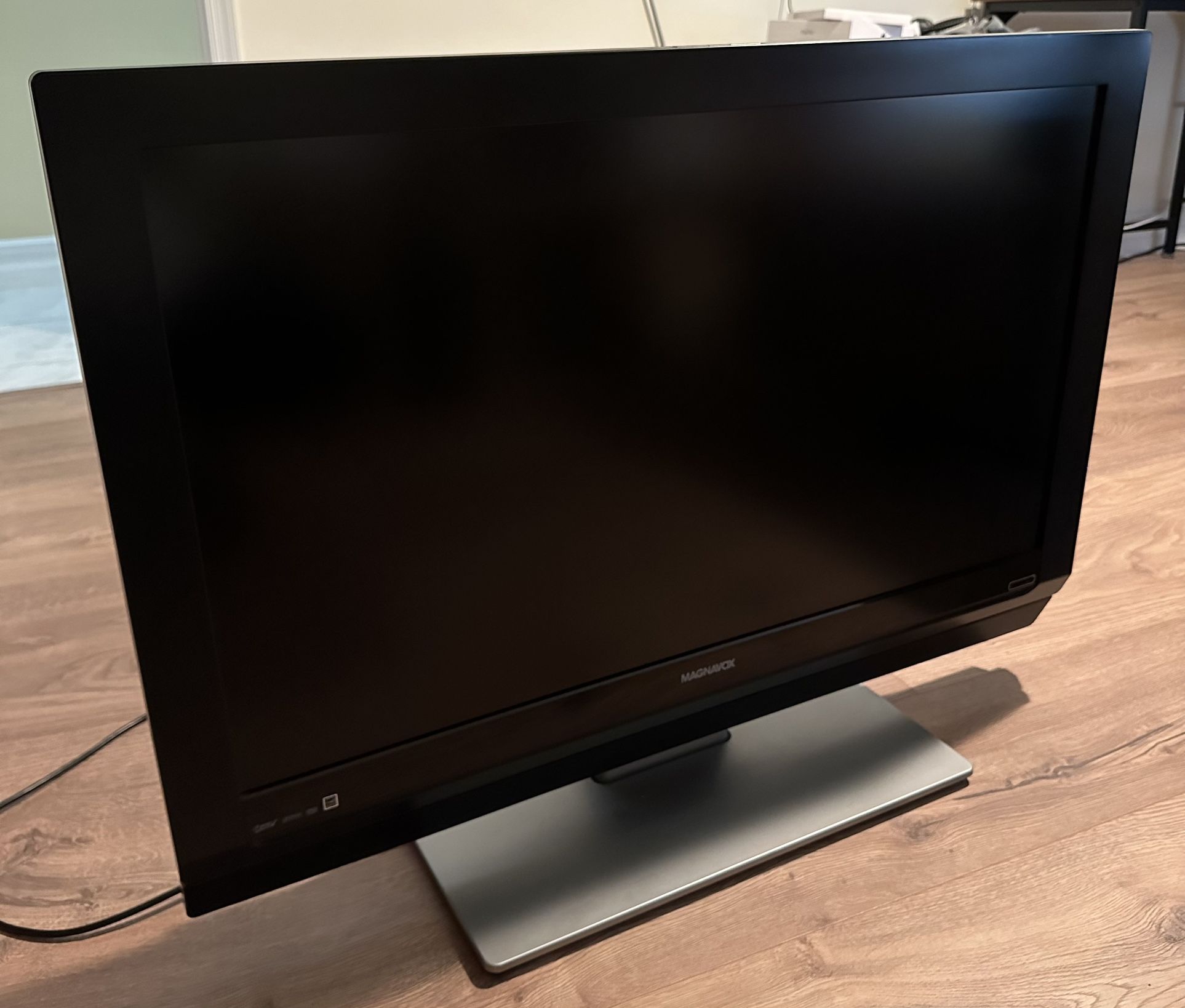 Magnavox 37 Inch Flatscreen LCD 1080p TV - 37MF437B