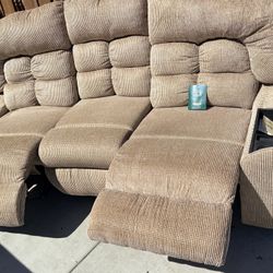 Classic Jerome’s double Recliner Sofa w/ Cupholders storage Clean