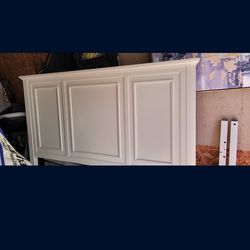 Calking bed frame like new