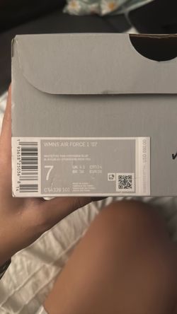Nike Wmns Air Force 1 '07 Size 7