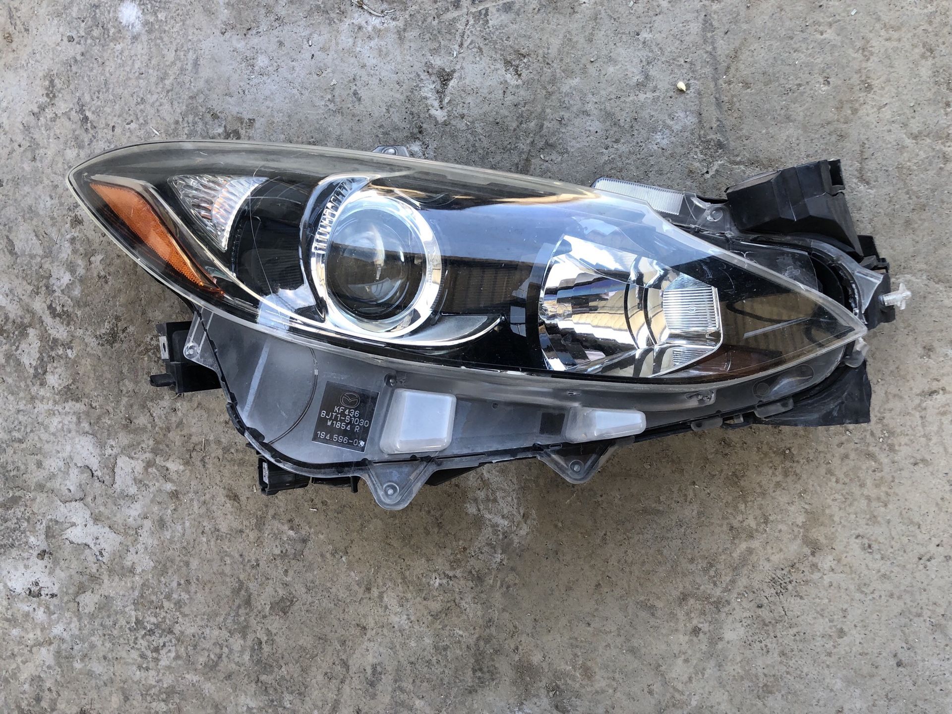 2014 - 2016 Mazda 3 Headlight RH Passenger side