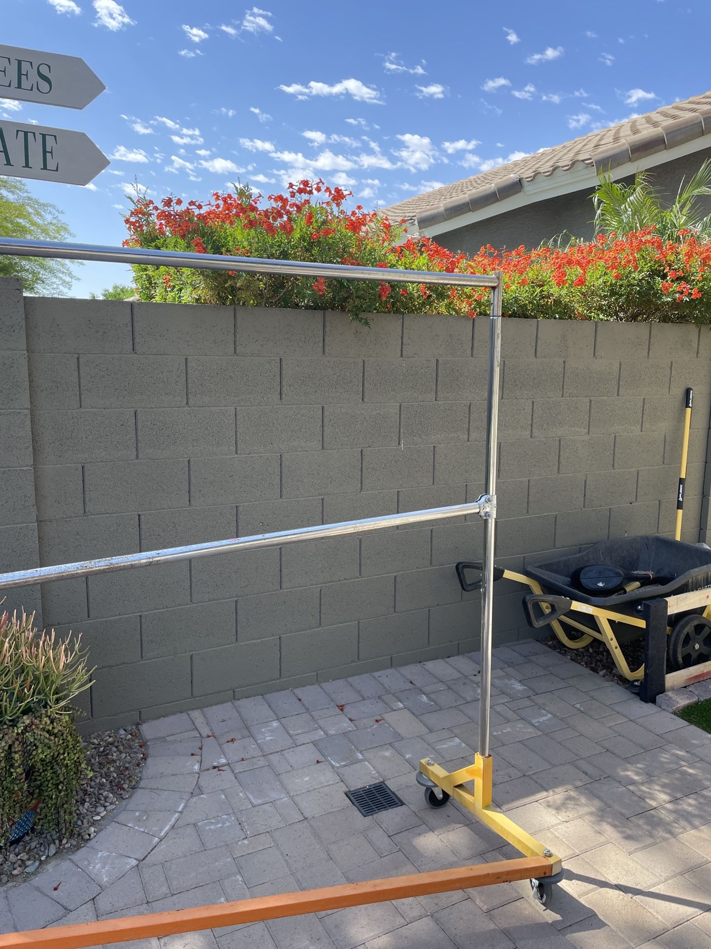 rolling Z rack clothing rack for Sale in Cave Creek, AZ OfferUp