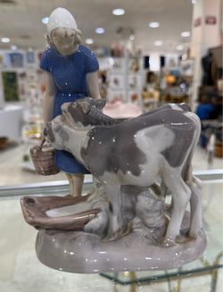 Vintage Bing & Grondahl B&G Axel Locher 2270 Girl with Calves Figurine SIGNED