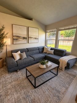 DELIVERY AVAILABLE‼️ Modern Gray Sectional Couch with Chaise