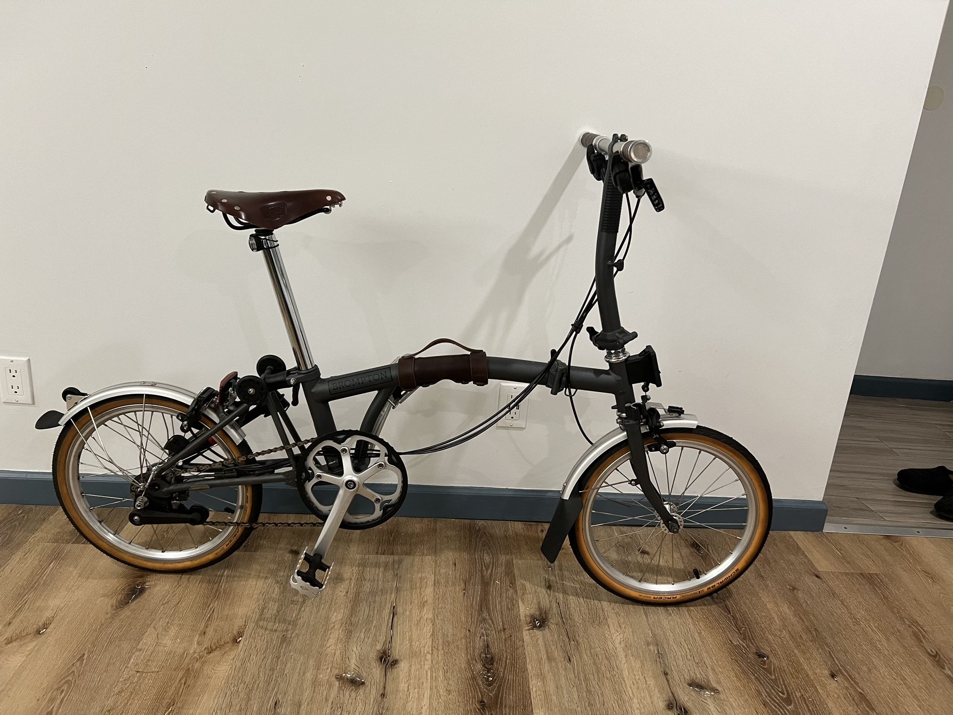 Custom Brompton Folding Bike 2020 S6L Matte Graphite– Like New