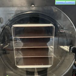 Medium Harvest Right Freeze Dryer