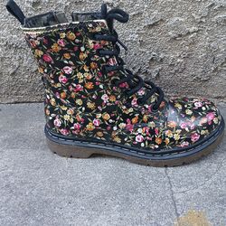 DR. MARTENS SIMONE 10 HOLE BLACK PINK ROSES FLORAL LEATHER SIZE 6 US NO INSOLE