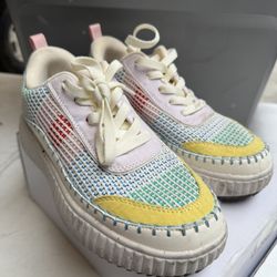 Women’s Dream Paris Sneakers Size 8