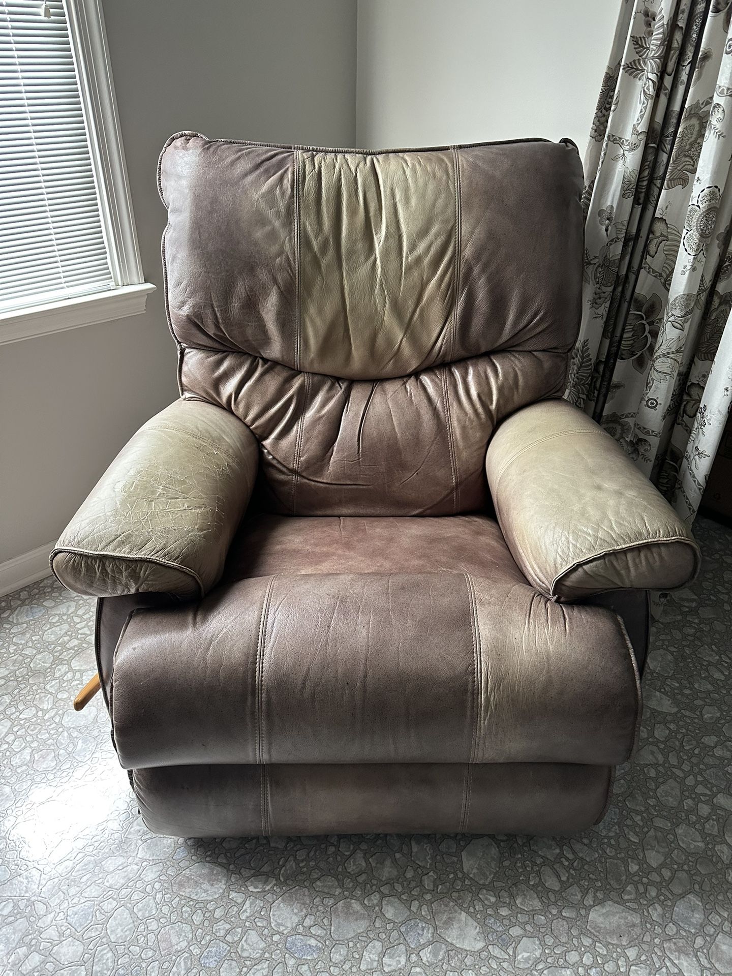 Chairs/couche