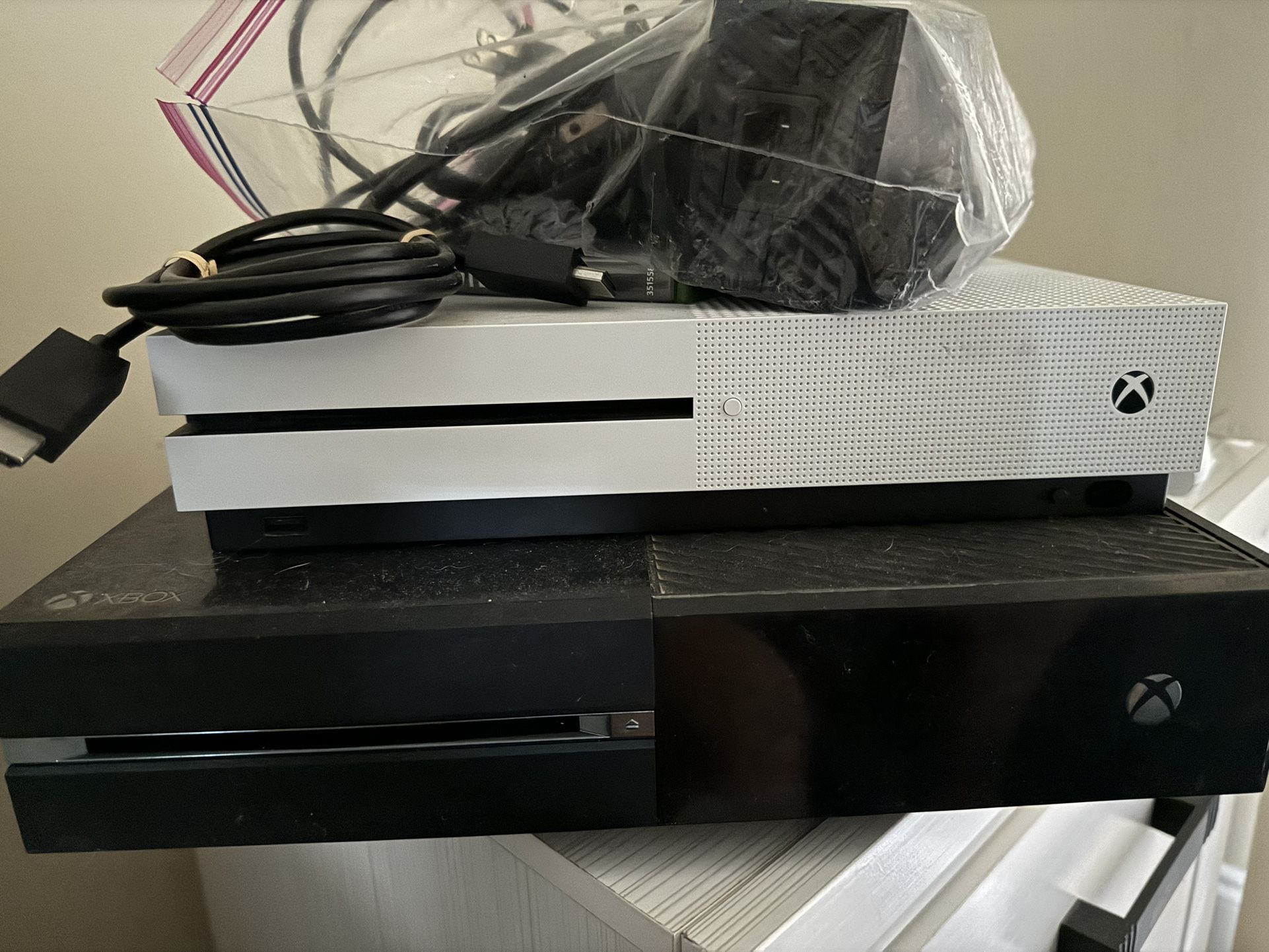 2 Xbox 1 S And Xbox 1 