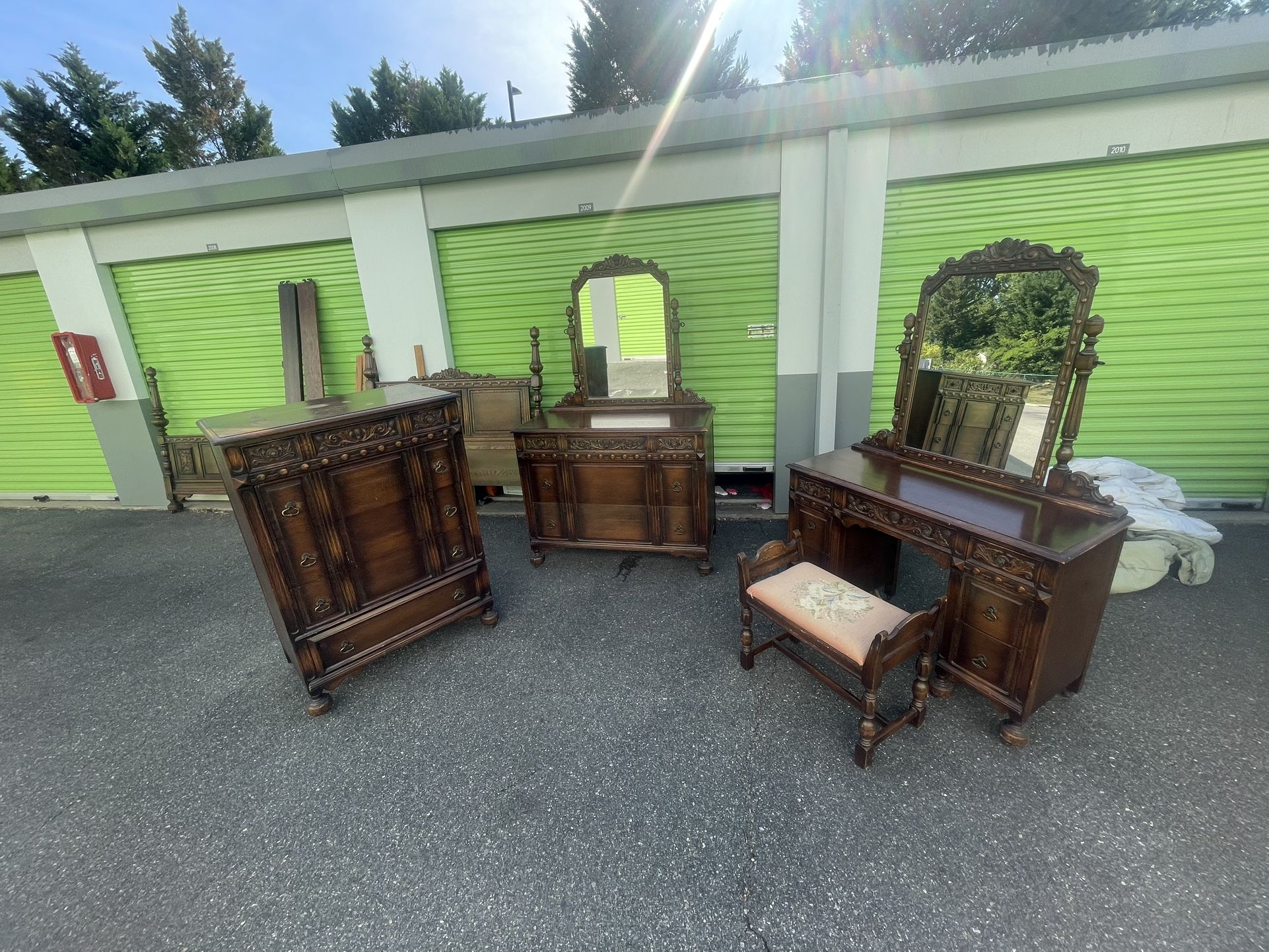 Absolutely Gorgeous Vintage Full Size Complete Bedroom Furniture Set From Early 1900s Italian Renaissance In Good Condition.