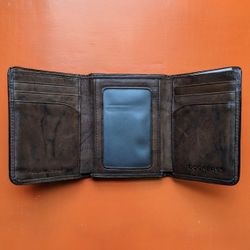 NEW Dockers full grain genuine leather brown trifold skinny compact mens wallet cash and card holder