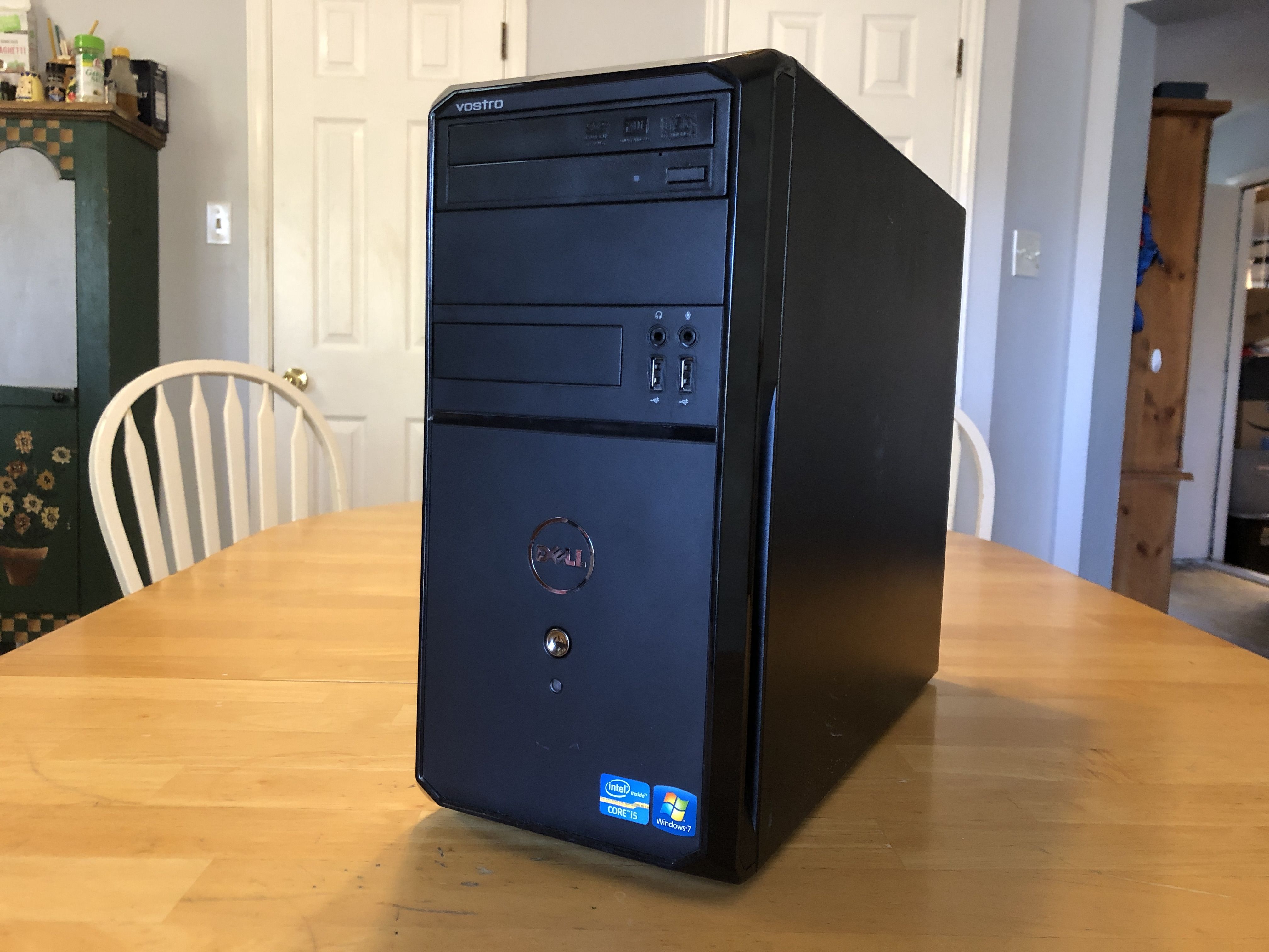 DELL VOSTRO DESKTOP - Intel Core i5 / 750GB / Wifi / HDMI