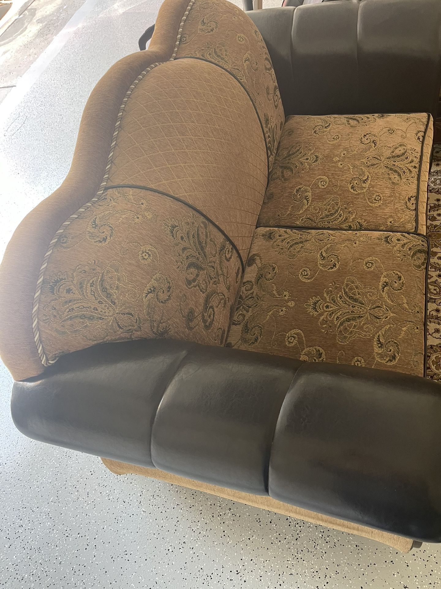 3 Couches, 2 Small, 1 Big