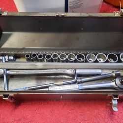 Nice old Craftsman Tool Box With 1/2 Drive V Series Tools