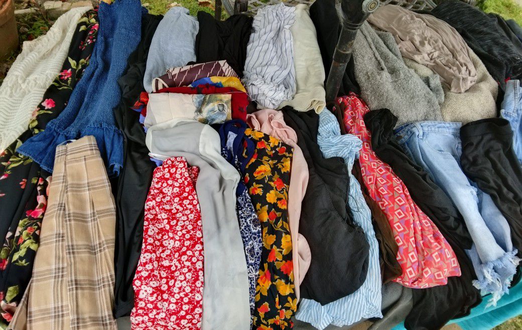 Bundle Of Clothes For Woman Size Medium 44 Items Good Condition South La 90043 