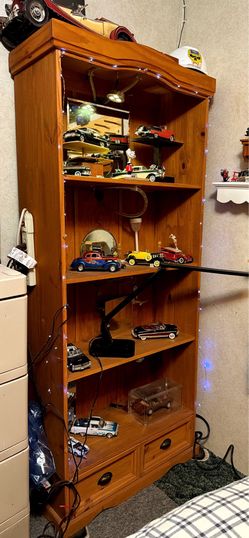 Oak bookshelf mint condition